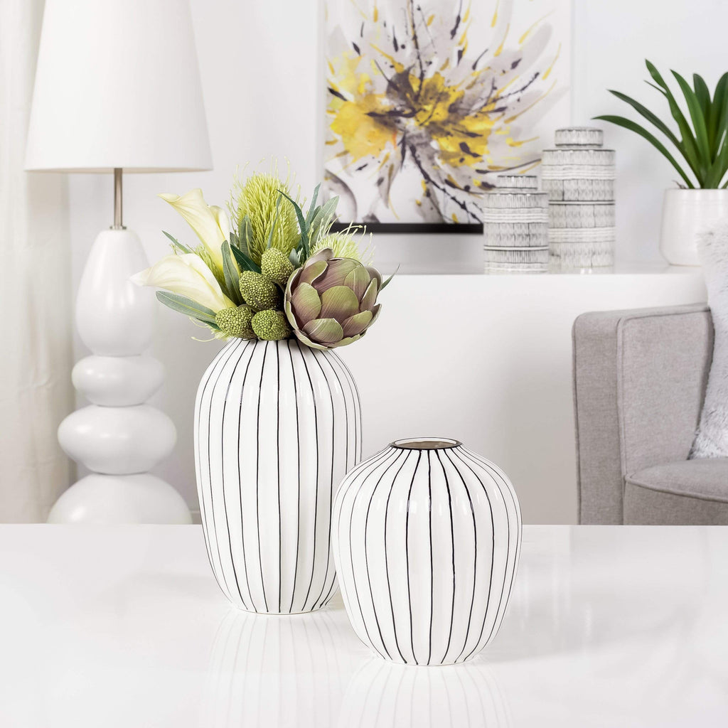 White & Black Exclusive Insulator Ceramic Modern Vase at Rs 185/piece in  Khurja